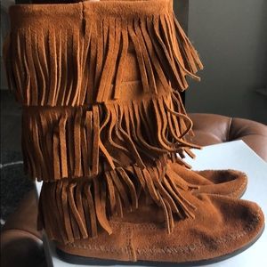 Minnetonka Fringe Moccasin Boot